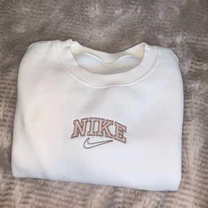 - - Nike embroidered crewneck - -